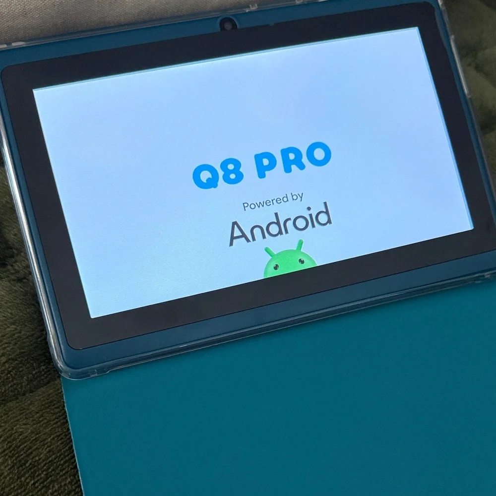 Android Tablet with Case - Picture 1 of 8